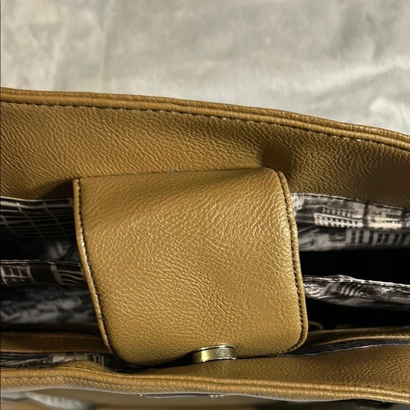 Kenneth Cole Reaction Tan Laptop Tote - Picture 14 of 16